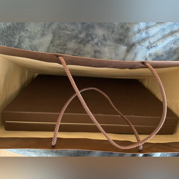 louis vuitton box,wrapping paper,receipt folder,round card with ribbon &gift bag - Picture 2 of 16